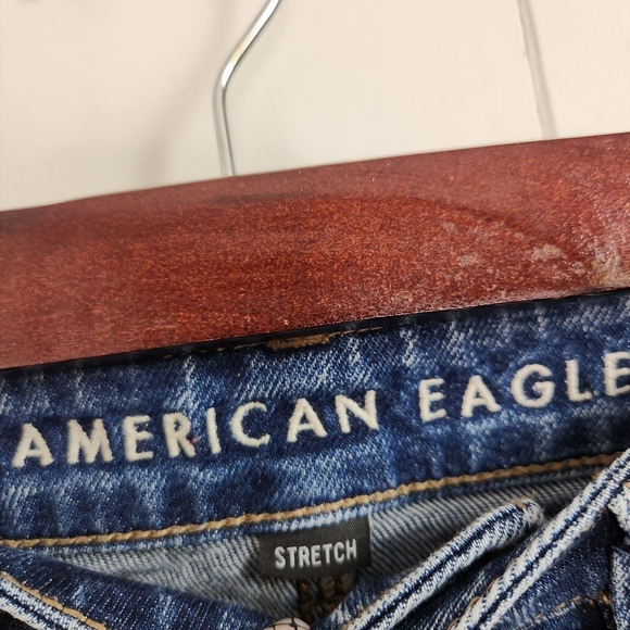 American Eagle Mom Jeans Stretch High Waisted Rise Ripped Dark Wash AEO 90s - Picture 8 of 9